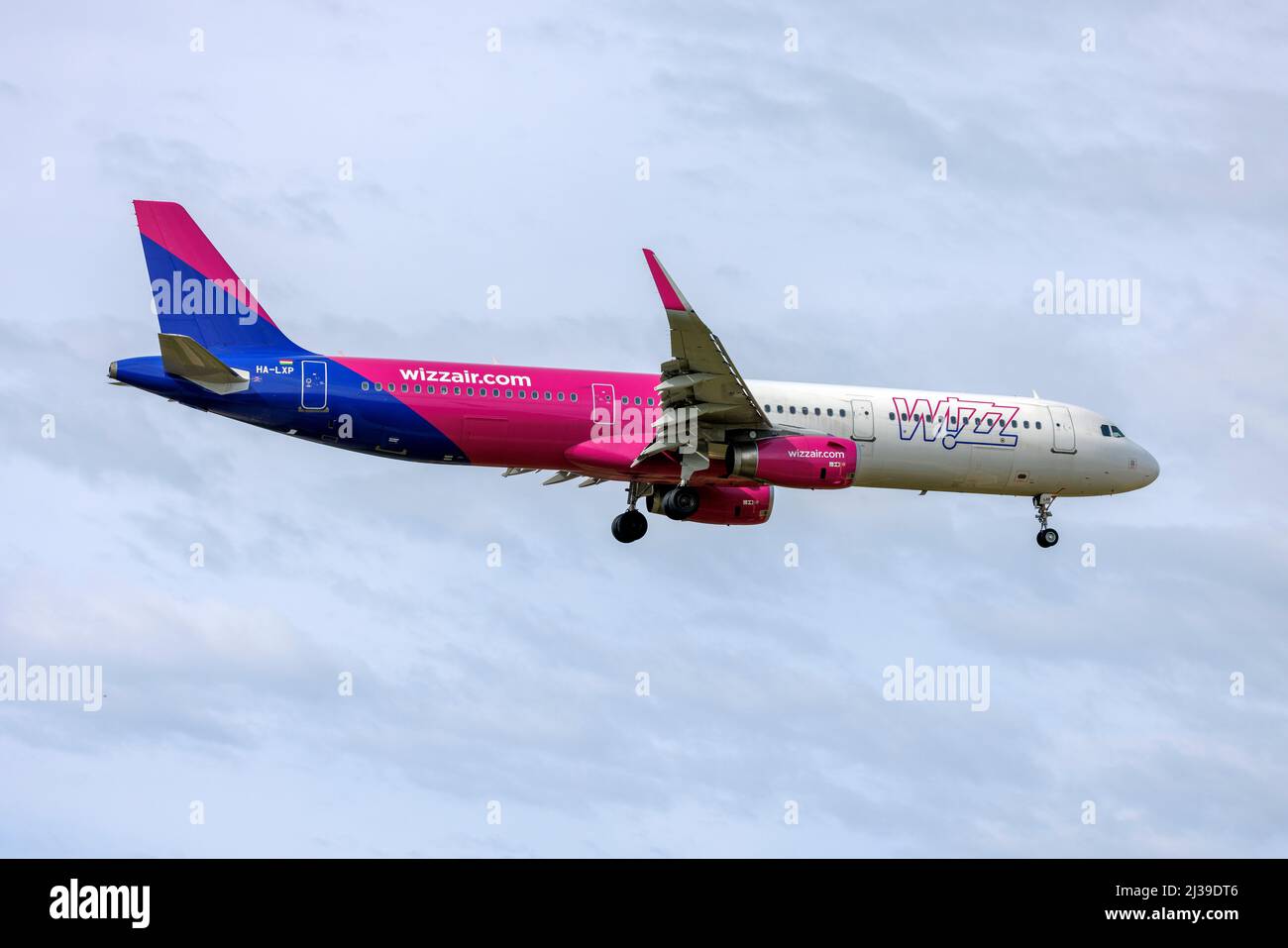 Wizz Air Airbus A321-231 (REG: HA-LXP) on short finals runway 31. Stock Photo