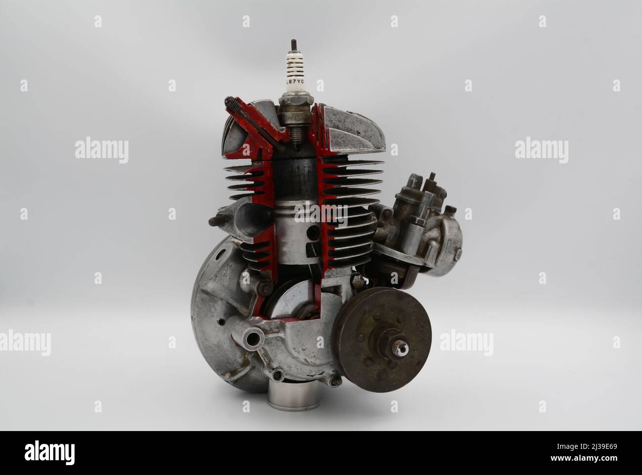 How engine works cutaway hires stock photography and images Alamy