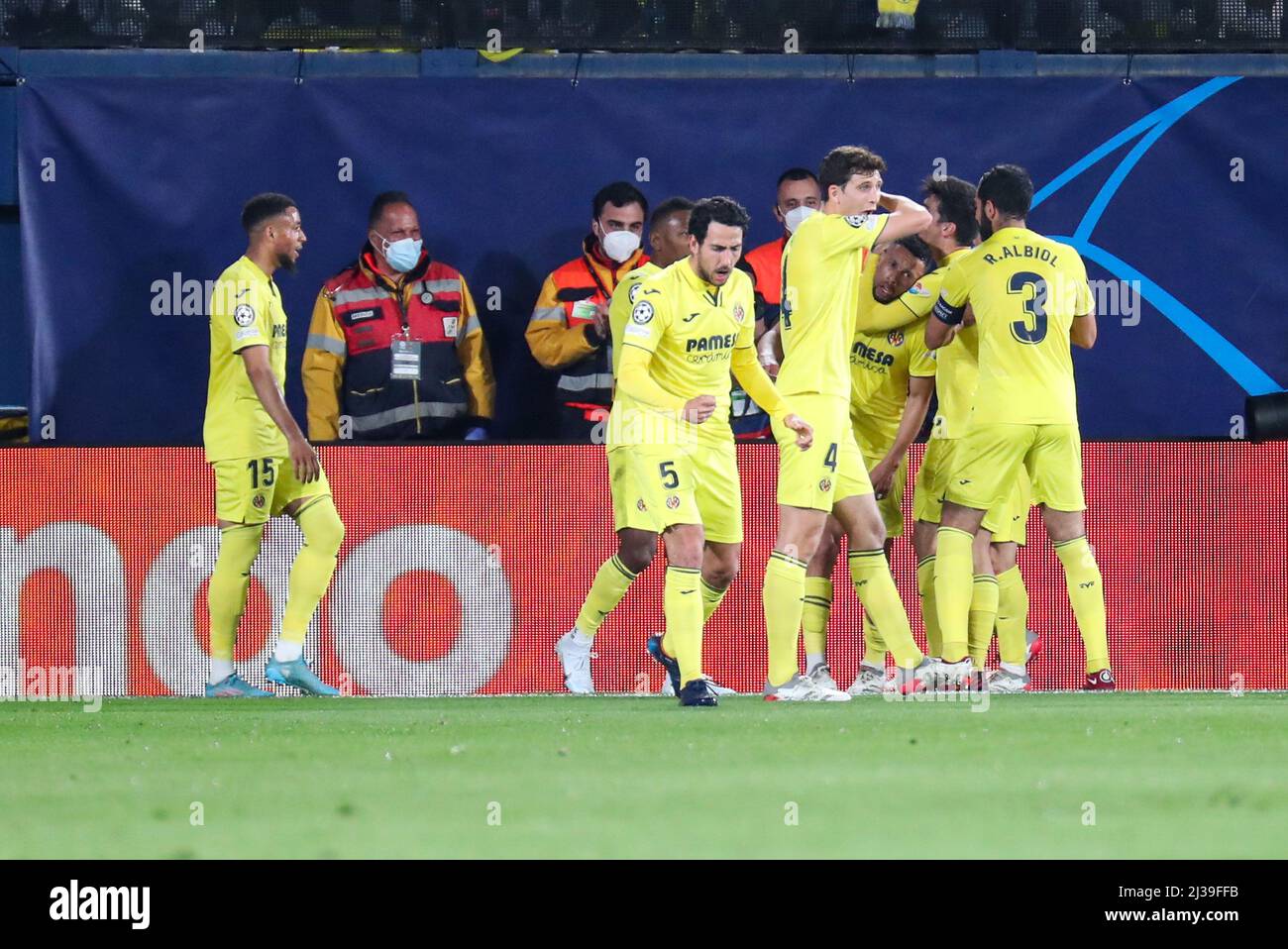 Byern Munich, April 06, 2022, Villareal cf players celebrating the goal of  Francis Coquelin (Villarreal CF) during the UEFA Champions League football  match Villarreal FC vs Byern Munich on April 06, 2022