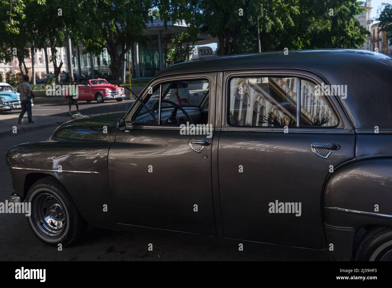 Old car wit hreflection of building Stock Photo - Alamy