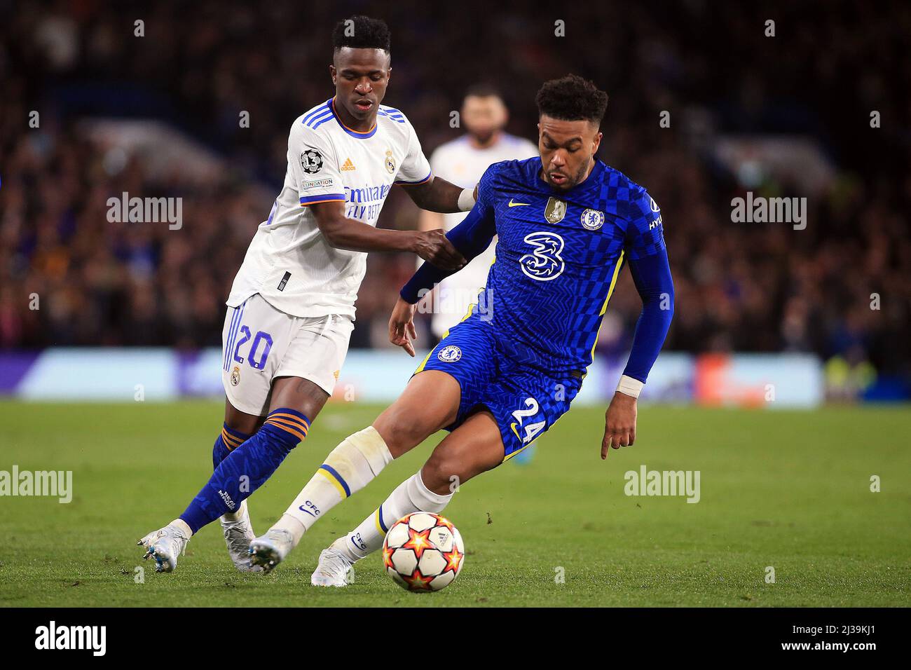 London, UK. 06th Apr, 2022. Reece James of Chelsea (R) in action with Vincius Junior of Real Madrid (L). UEFA Champions League, quarter final 1st leg match, Chelsea v Real Madrid at Stamford Bridge in London on Wednesday 6th April 2022. this image may only be used for Editorial purposes. Editorial use only, license required for commercial use. No use in betting, games or a single club/league/player publications. pic by Steffan Bowen/Andrew Orchard sports photography/Alamy Live news Credit: Andrew Orchard sports photography/Alamy Live News Stock Photo