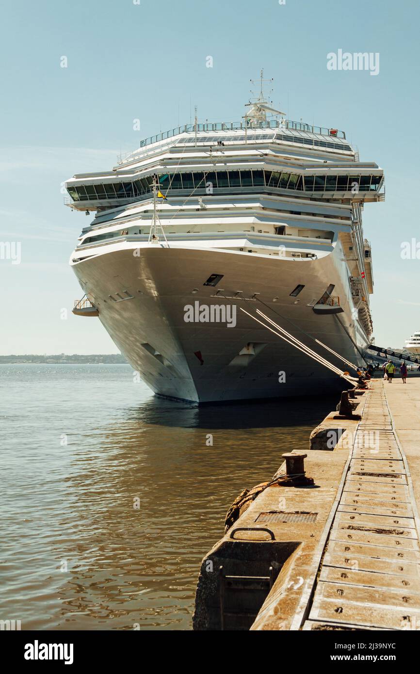 Cruise ship docks port hi-res stock photography and images - Alamy