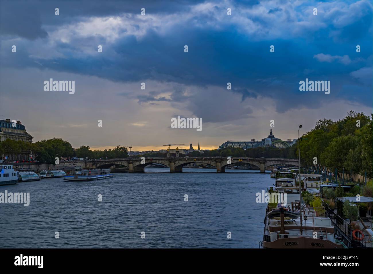 seine river cruise rain