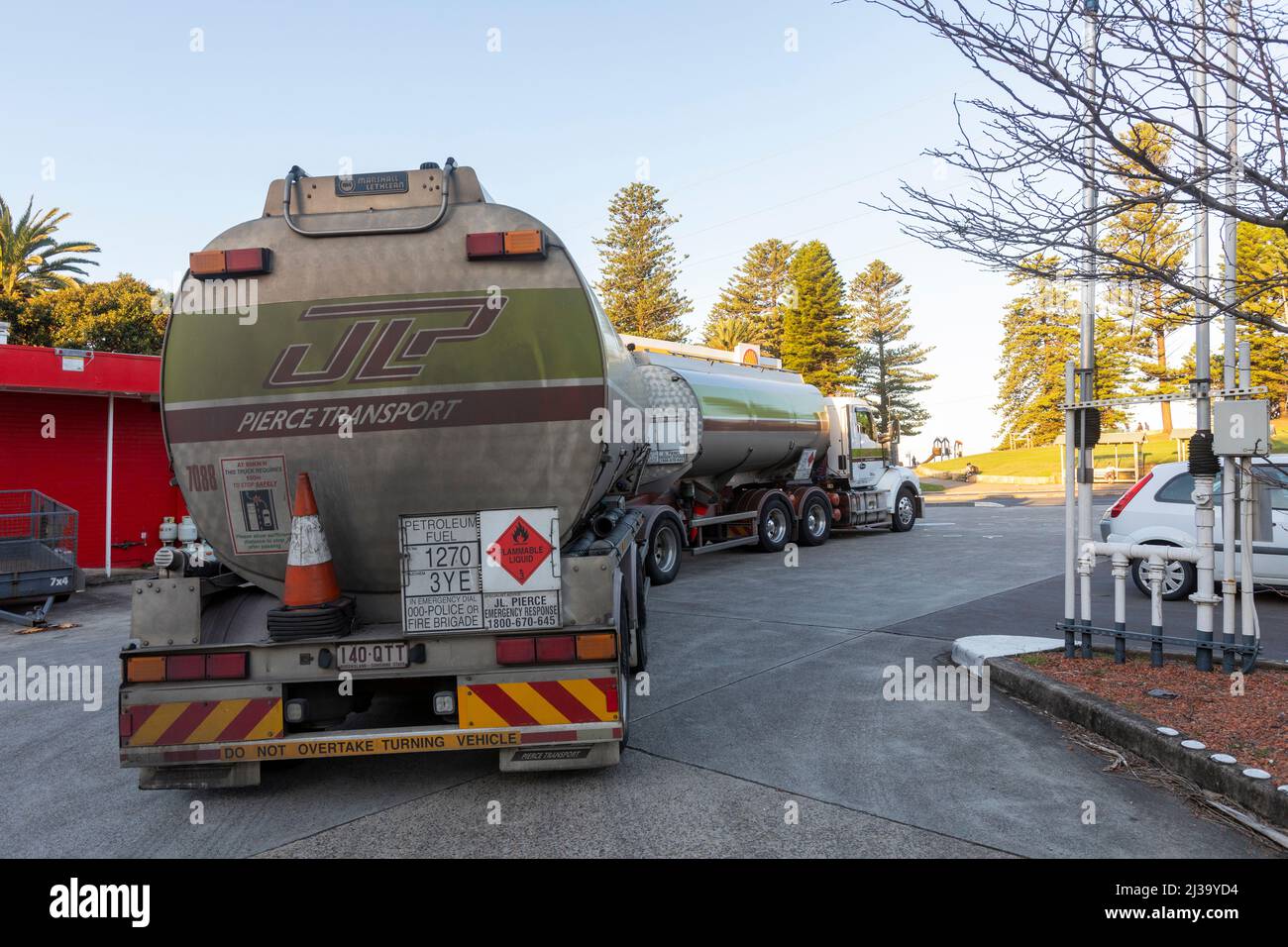 Petrol station australia tanker hires stock photography and images Alamy