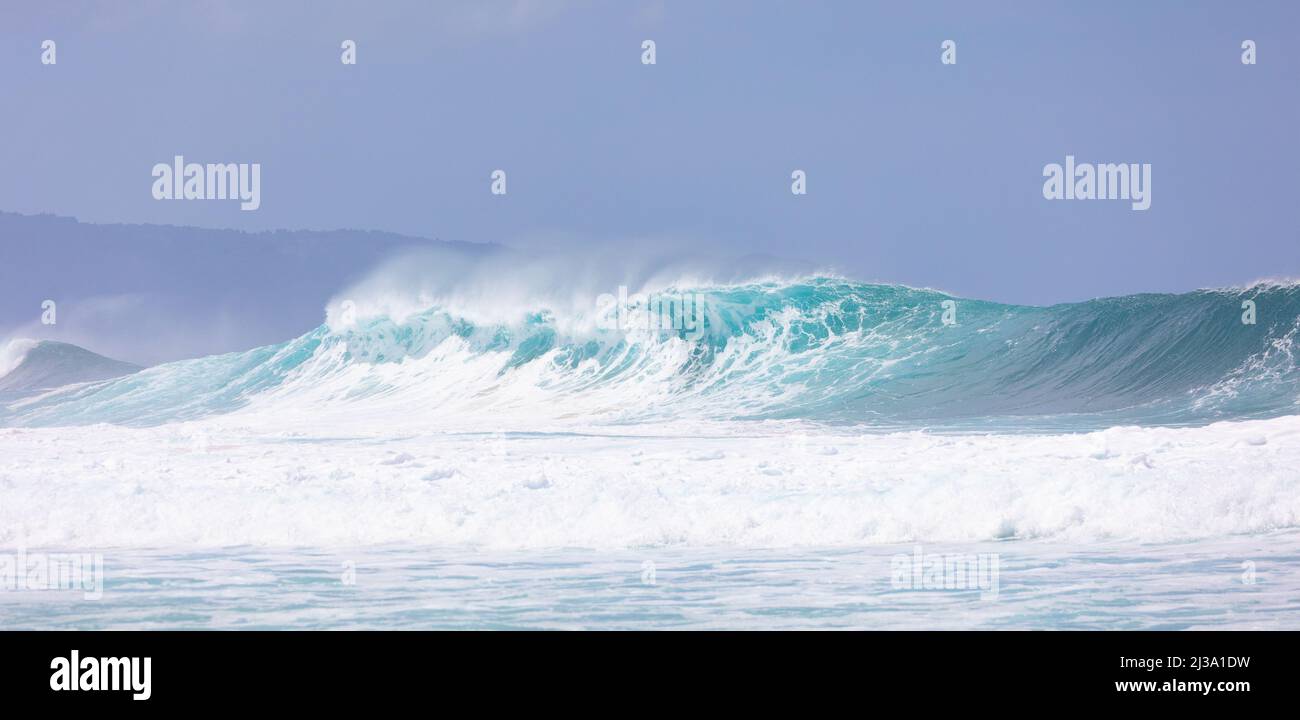 Big swell hi-res stock photography and images - Alamy