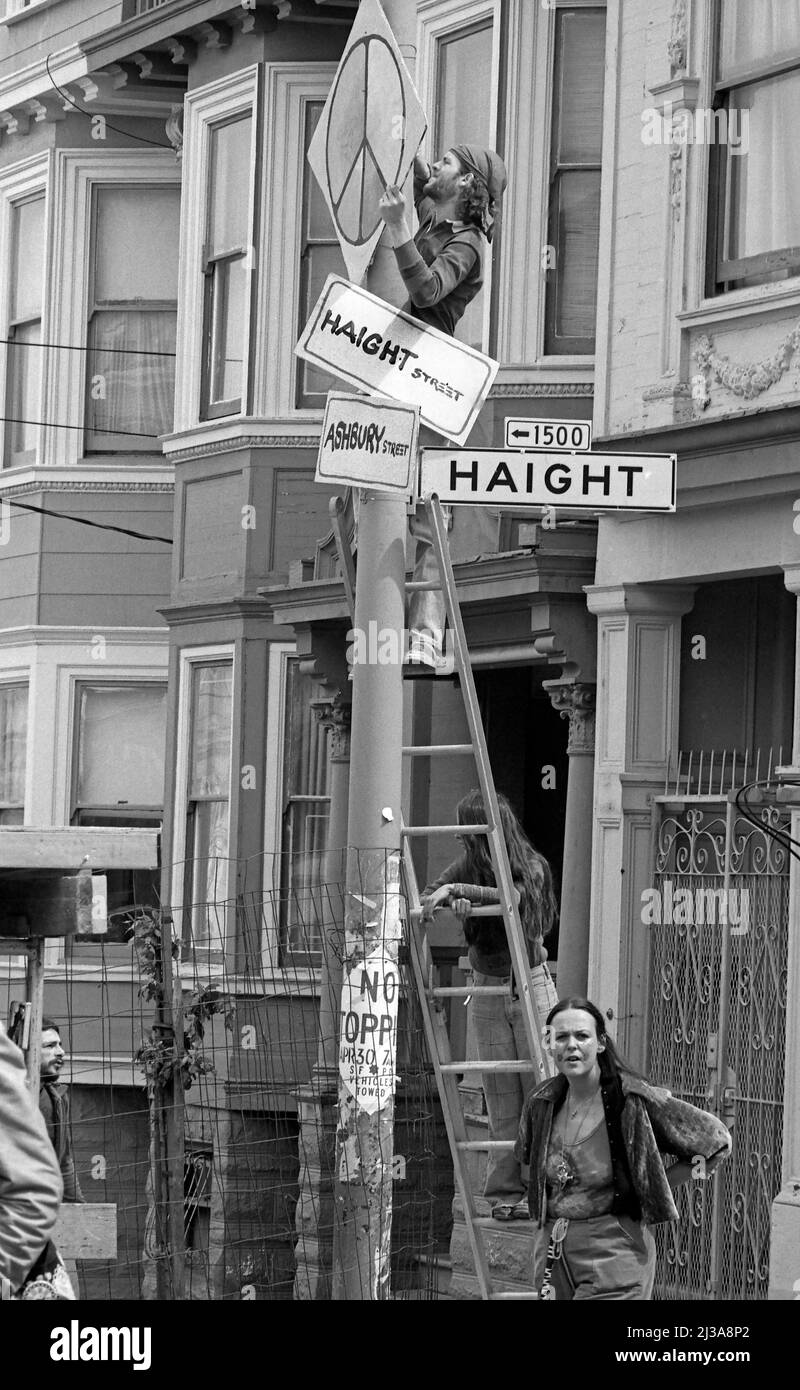 Hippies san francisco 1960s hires stock photography and images Alamy