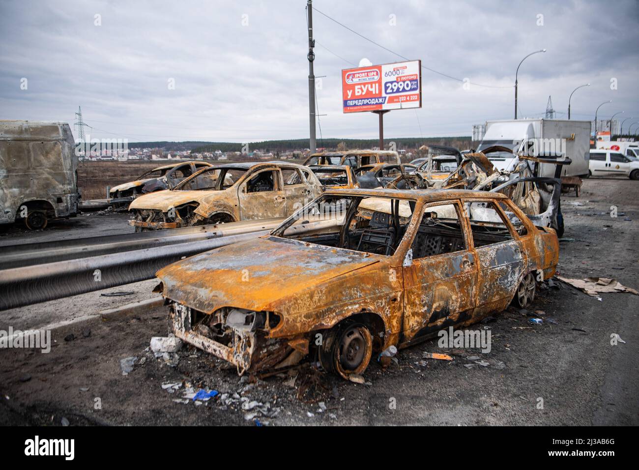 Irpin, Ukraine. 06th Apr, 2022. View of destroyed cars on a bridge to Irpin, a town near Kyiv that was recently liberated from Russian forces. Russia invaded Ukraine on 24 February 2022, triggering the largest military attack in Europe since World War II. (Photo by Laurel Chor/SOPA Images/Sipa USA) Credit: Sipa USA/Alamy Live News Stock Photo