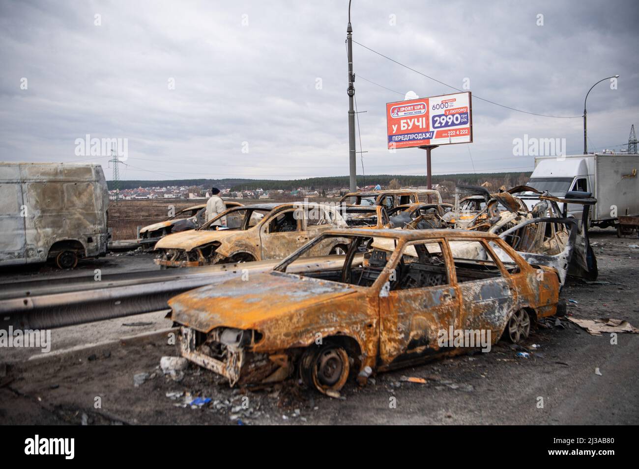 Irpin, Ukraine. 06th Apr, 2022. View of destroyed cars on a bridge to Irpin, a town near Kyiv that was recently liberated from Russian forces. Russia invaded Ukraine on 24 February 2022, triggering the largest military attack in Europe since World War II. (Photo by Laurel Chor/SOPA Images/Sipa USA) Credit: Sipa USA/Alamy Live News Stock Photo