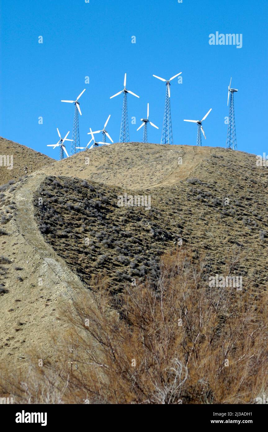 Wind generators in the California Mountains by Tehachapi in the southern Sierra Nevada, making electricity Stock Photo