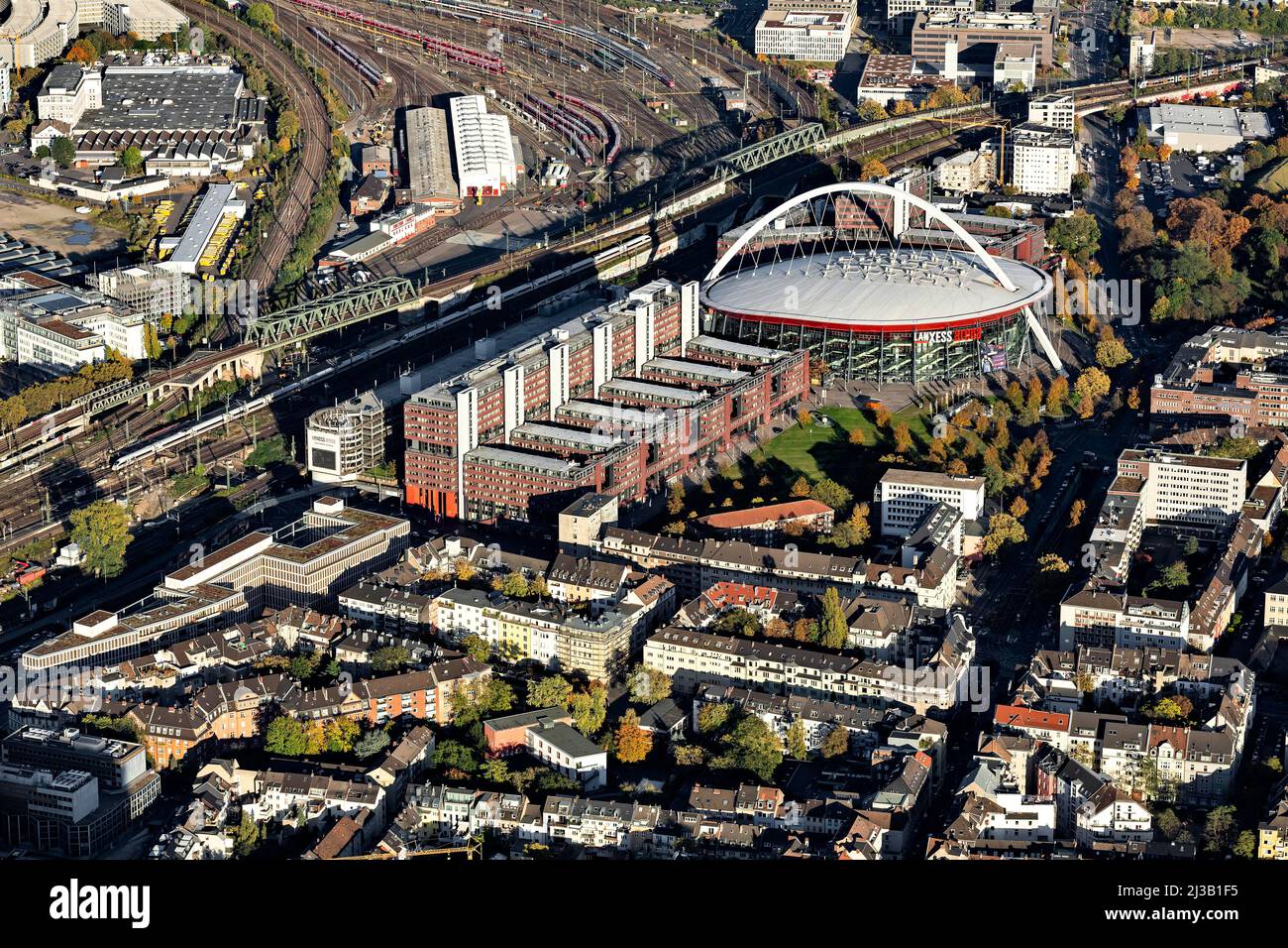 Koeln-Arena, Lanxess-Arena, colloquially Henkelmaennchen, and Koelner Stadthaus, technical town hall, Deutz, Cologne, Rhineland, North Stock Photo