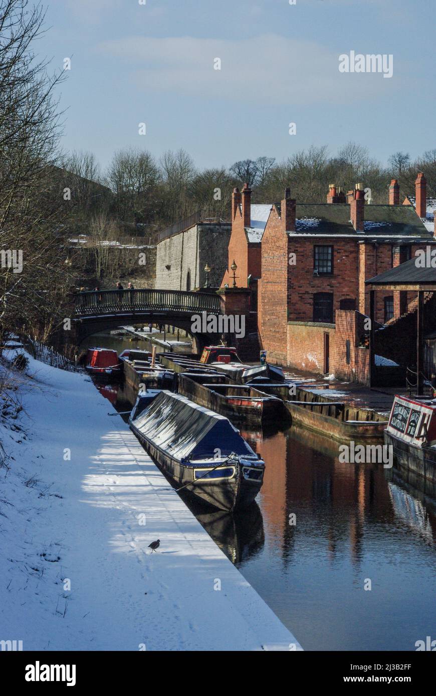 Snowy winter scene with narrowboats on the canal, Black Country Living Museum, Dudley, West Midlands, UK Stock Photo