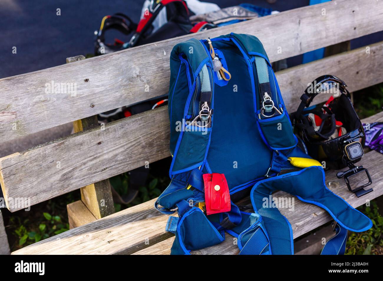Knapsack parachute hires stock photography and images Alamy