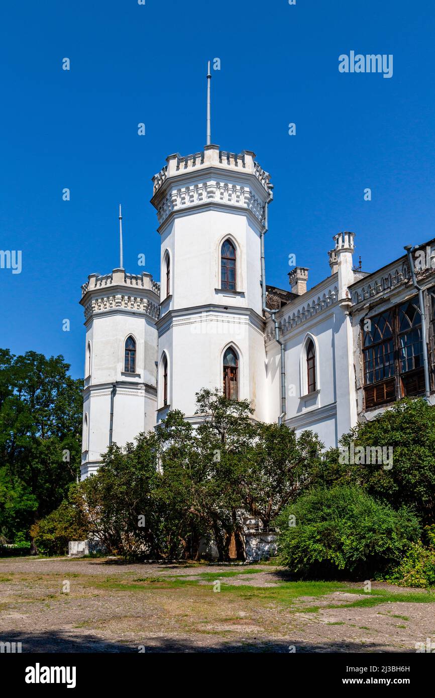 Gothic manor house hi-res stock photography and images - Alamy