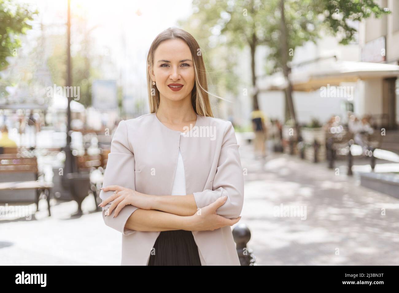 Attractive young urban woman hi-res stock photography and images - Alamy