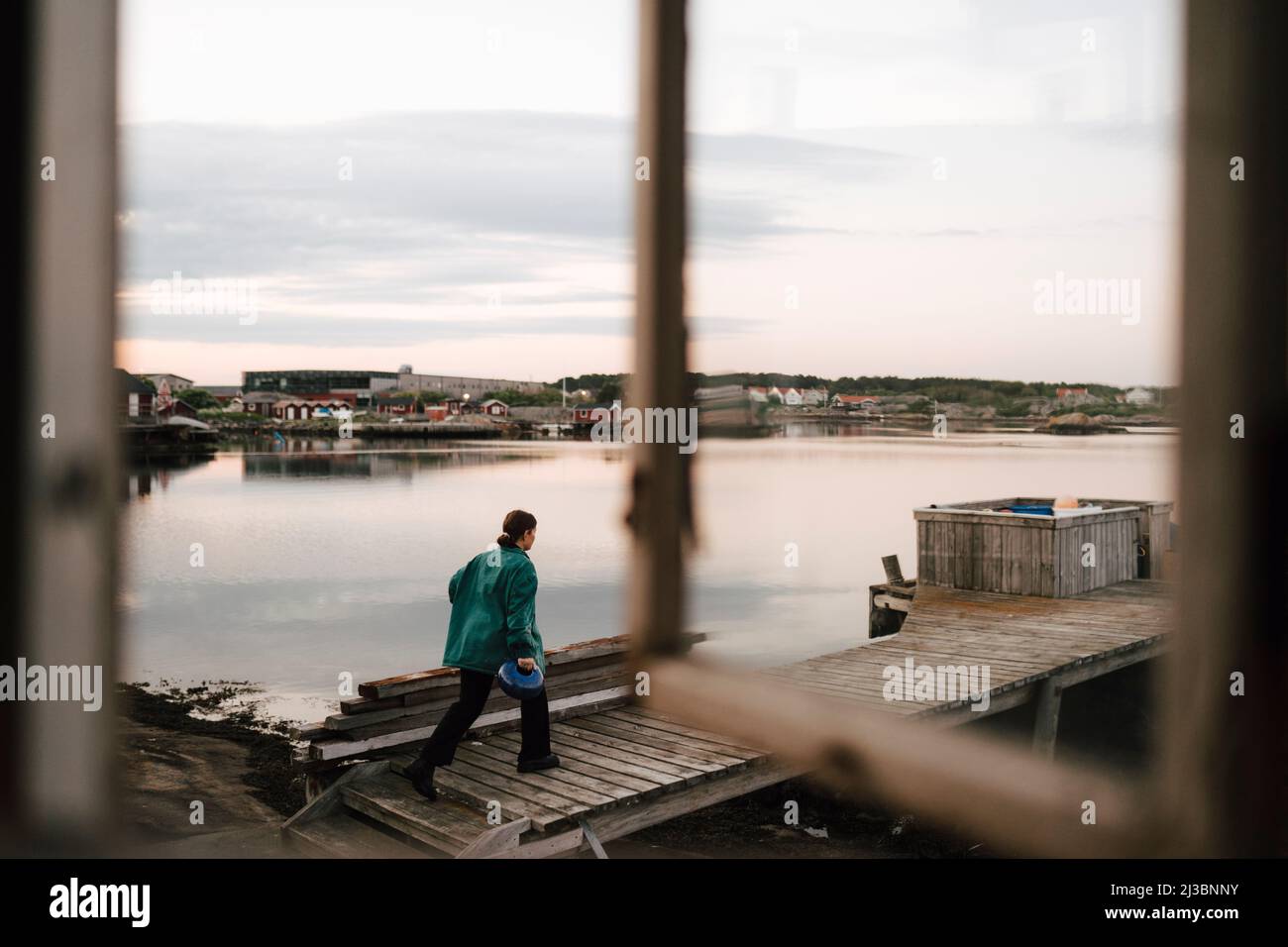 Walking the jetty hi-res stock photography and images - Alamy