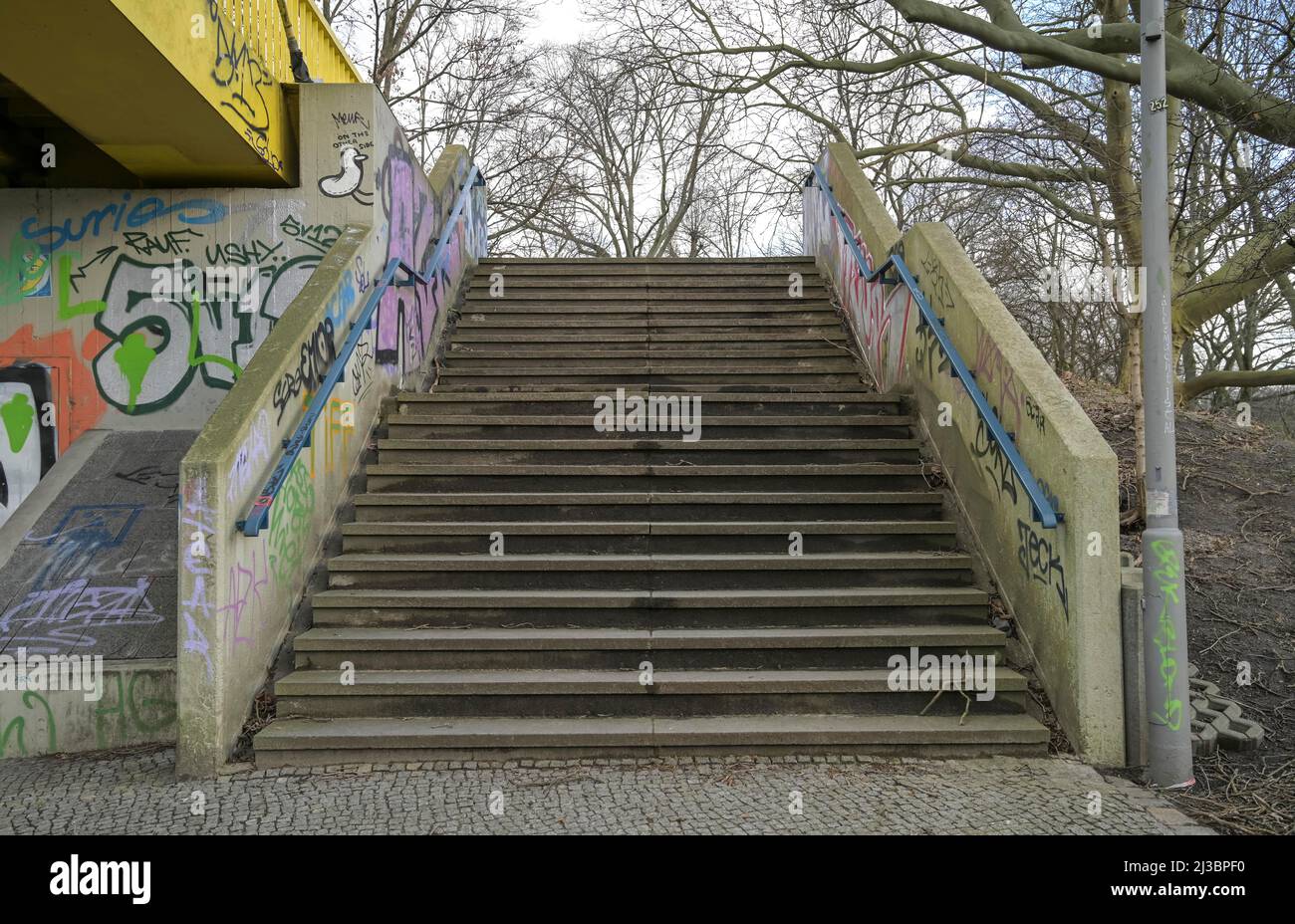 Treppe, Betonbrücke, Bundesallee, Stadtpark, Wilmersdorf, Charlottenburg-Wilmersdorf, Berlin, Deutschland Stock Photo