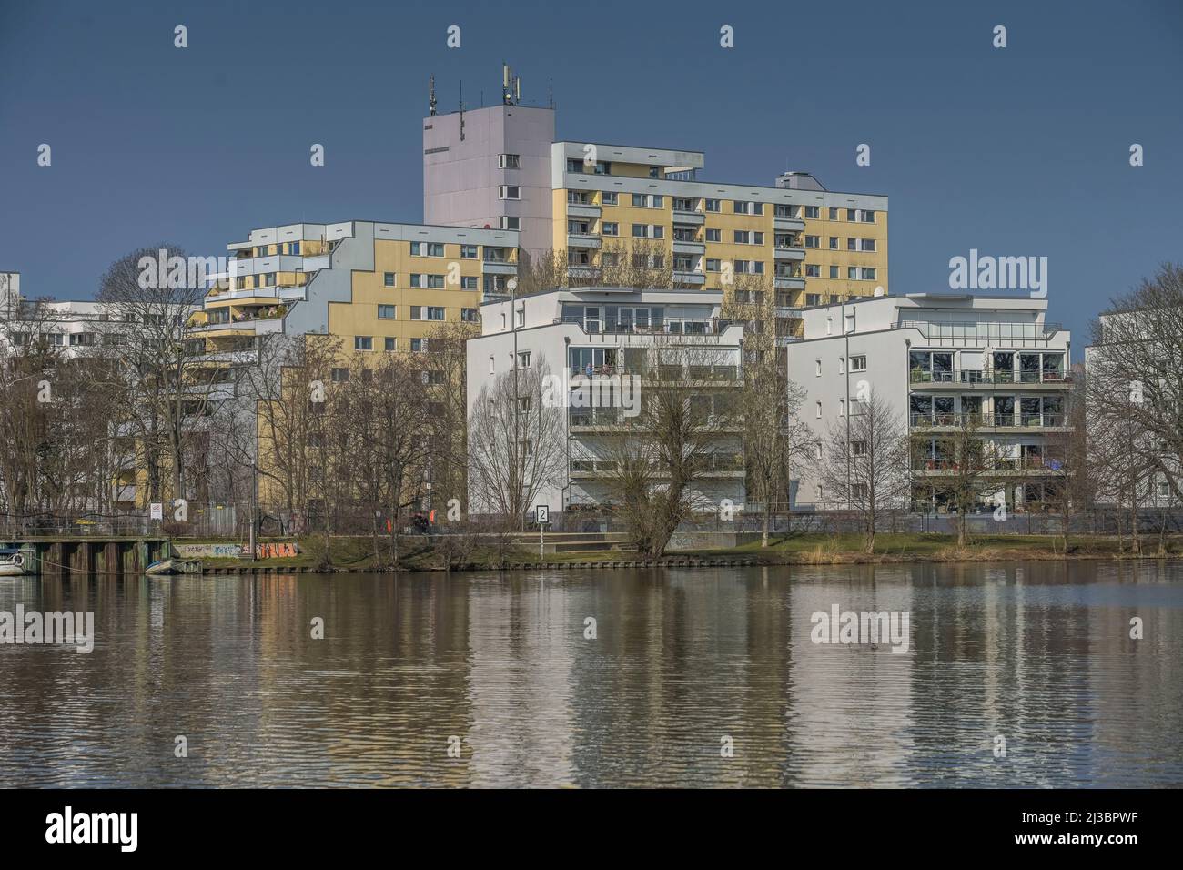 Spree, Wohnhäuser, Parkstraße, Hakenfelde, Wasserstadt, Spandau, Berlin, Deutschland Stock Photo