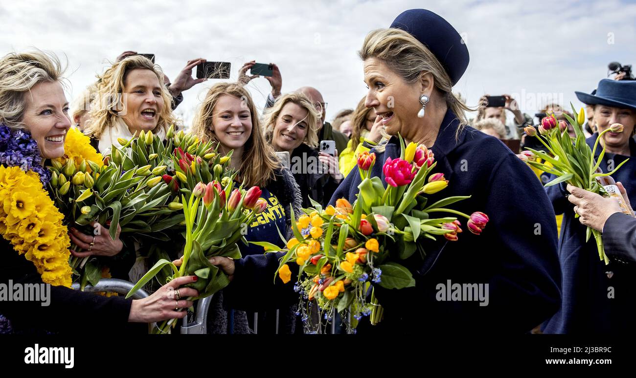 20220407 124952 HILLEGOM Queen Maxima visits De Tulip Barn during