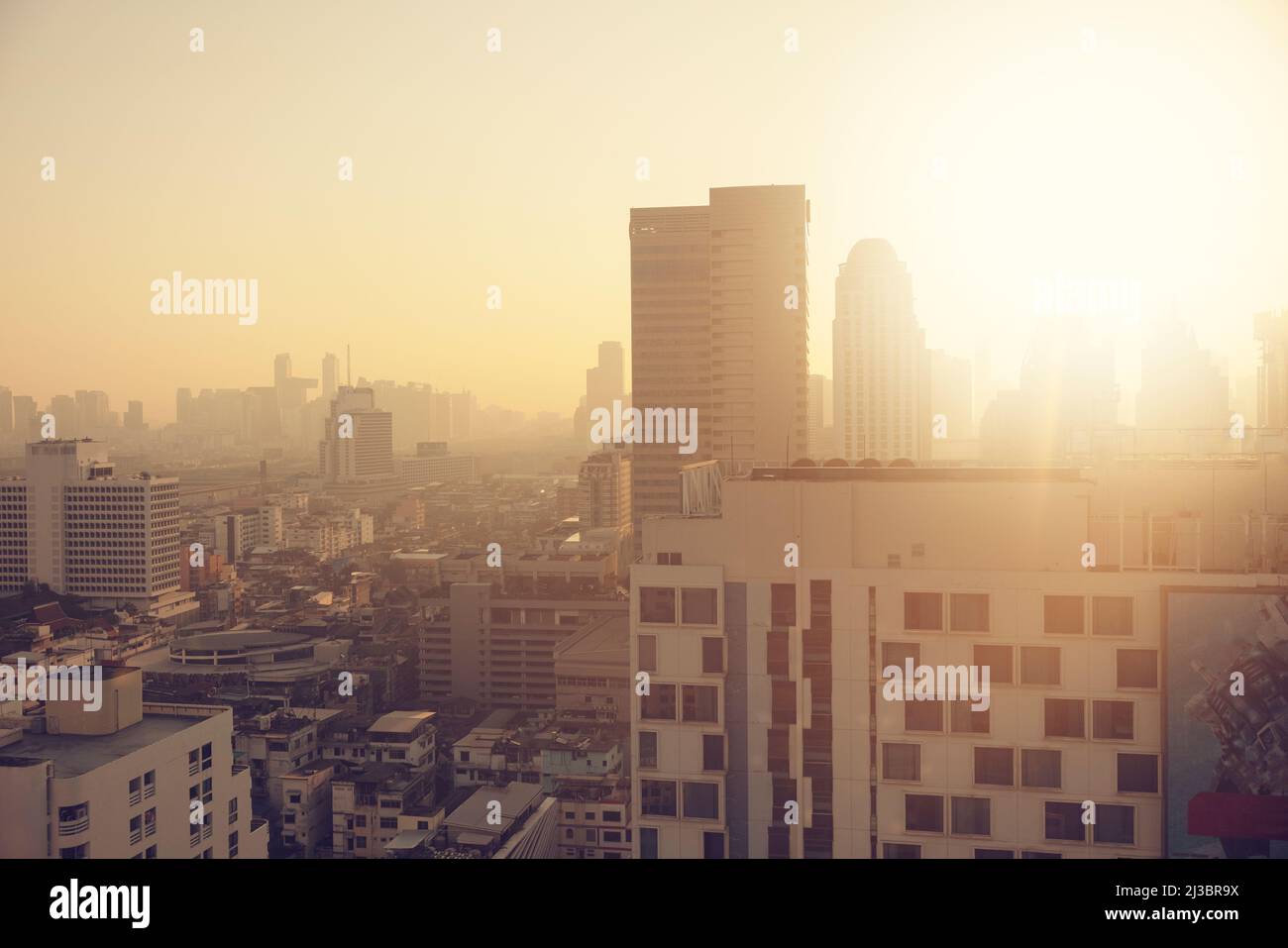 Metropolis exterior hi-res stock photography and images - Alamy