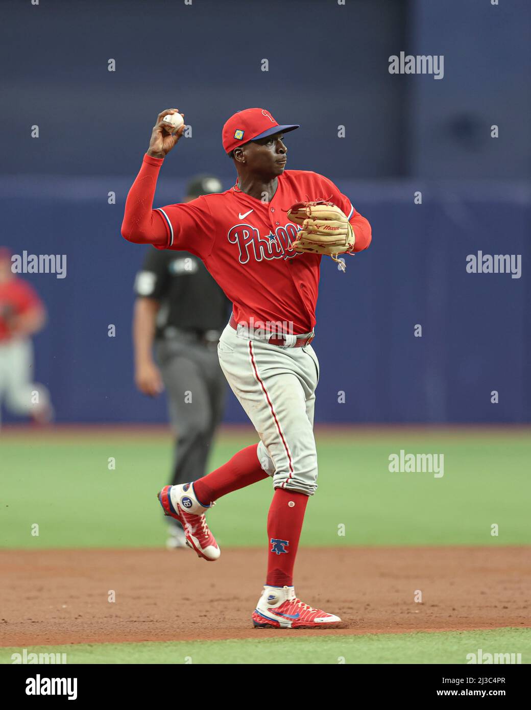 St. Petersburg, FL USA: Philadelphia Phillies shortstop Didi Gregorius (18)  throws to first for the out during a spring training baseball game against  the Tampa Bay Rays, Wednesday, April 6, 2022, at