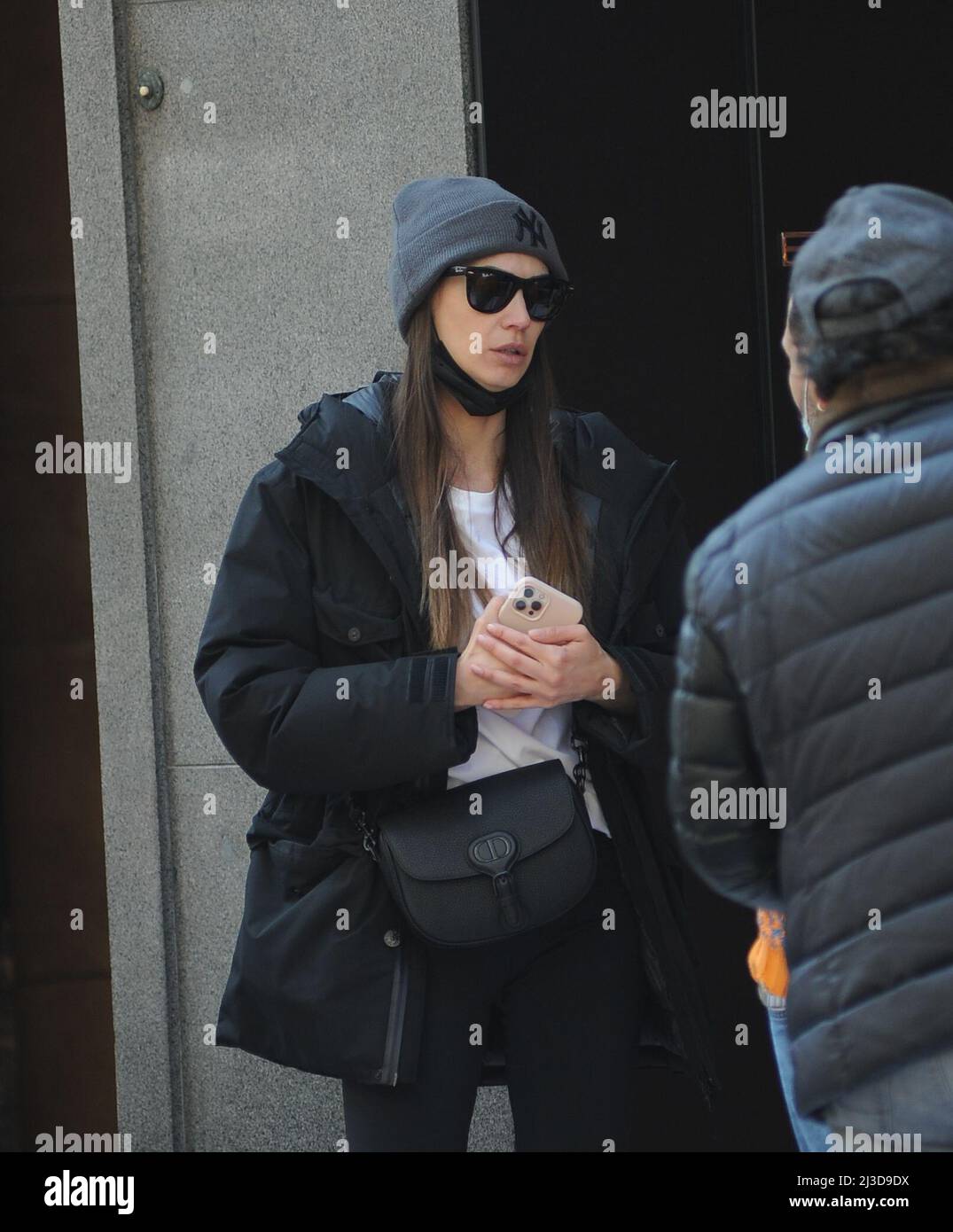 Milan, . 07th Apr, 2022. Milan, 07-04-2022 Melissa Satta surprised in the  center while chatting with two guys outside the Etro boutique. After the  greetings, MELISSA gets into the car in a