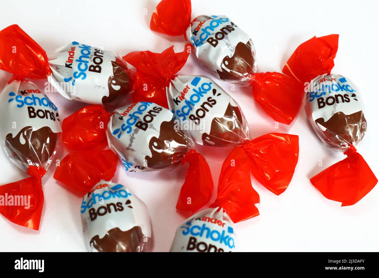 Global Food News on X: Kinder Cards Schoko-Bons Crispy Hybrid