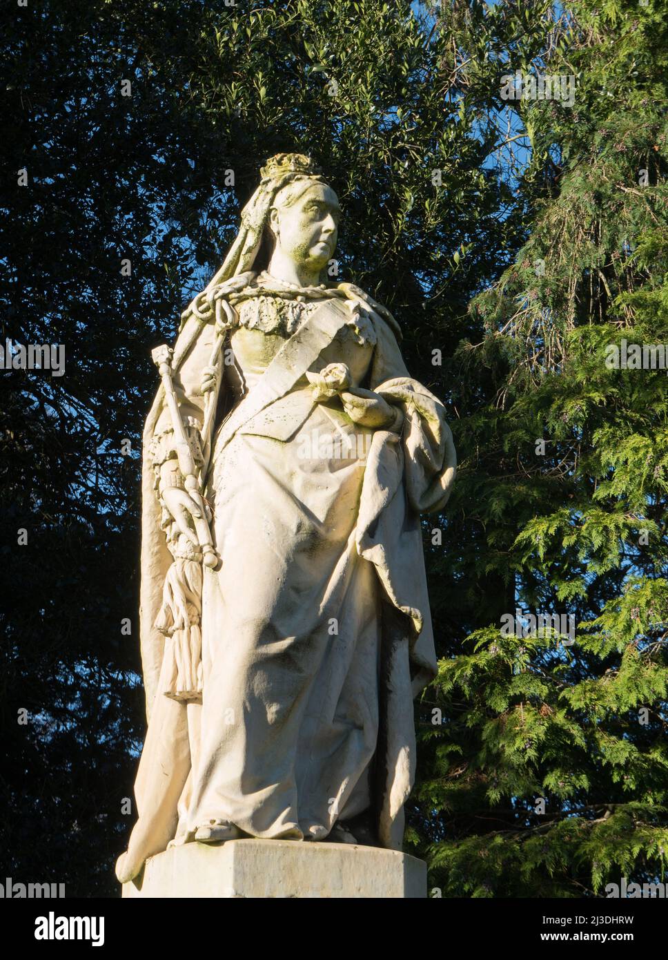 Marble statue of Queen Victoria,in Abbey Gardens, Abingdon -on -Thames Oxfordshire Stock Photo