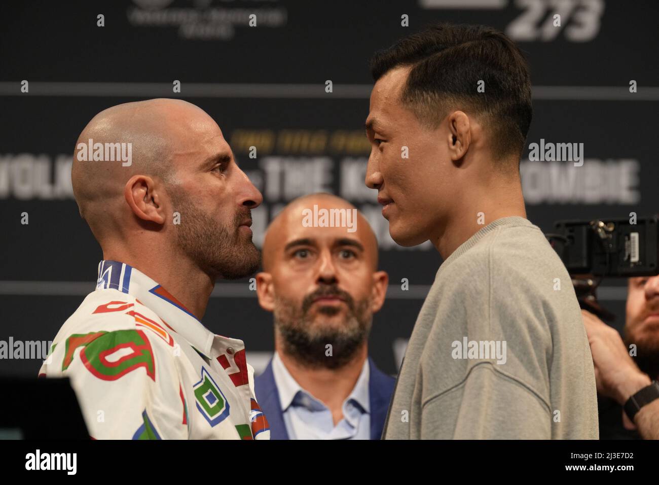 JACKSONVILLE, FL - April 7: Alexander Volkanovski (L) and Korean Zombie (R) face-off the press and the fans for the press conference at Times Union Center for UFC 273 - Volkanovski vs The Korean  - Presser on April 7, 2022 in Jacksonville, Florida, United States. (Photo by Louis Grasse/PxImages) Stock Photo