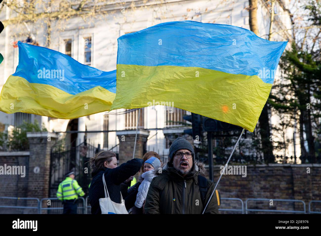 London, UK. 07th Apr, 2022. A protester waves a Ukrainian flag in front of the Embassy of Russian Federation in London during the demonstration. Pro-Ukrainian protesters demonstrate at the Embassy of Russian Federation in London over the atrocity of the Russian army in Bucha in Ukraine. Participants have also brought cooking pans, toys, rugs and clothes etc and placed them on site to protest against the looting behaviour of the Russian army in Ukraine. Credit: SOPA Images Limited/Alamy Live News Stock Photo