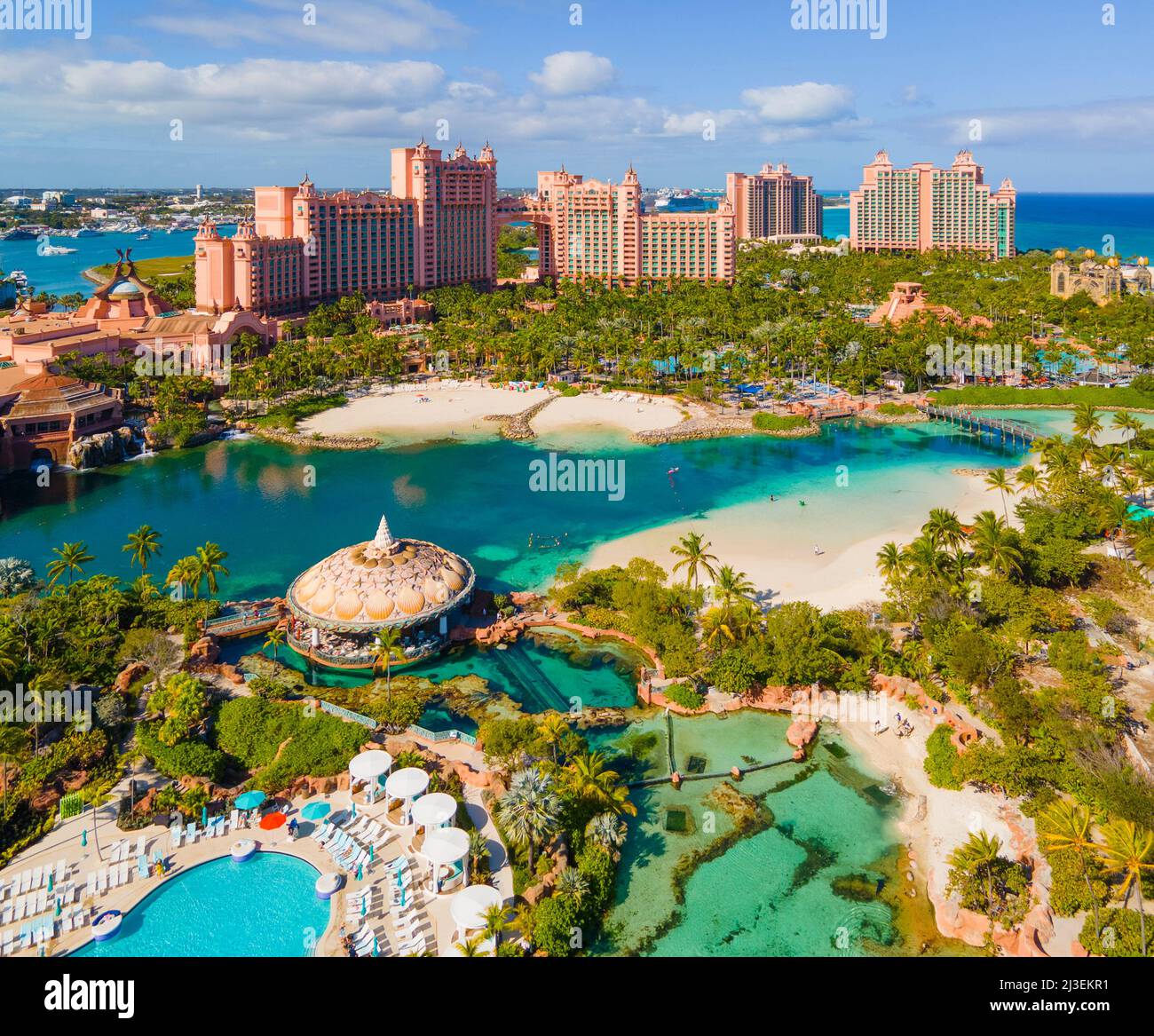 Paradise Lagoon aerial view and The Royal Tower at Atlantis Hotel on ...