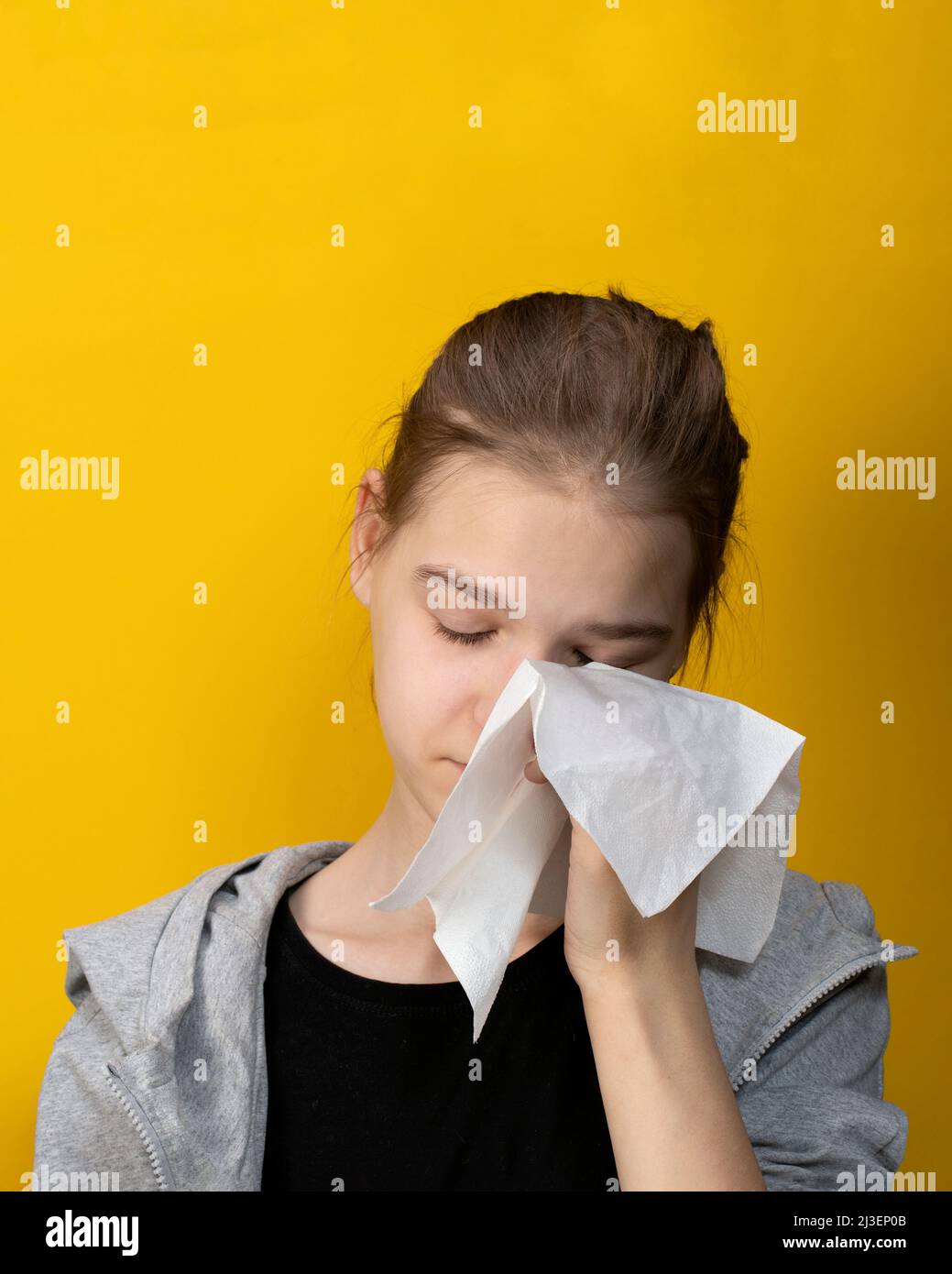 Woman crying wiping tears paper hires stock photography and images Alamy
