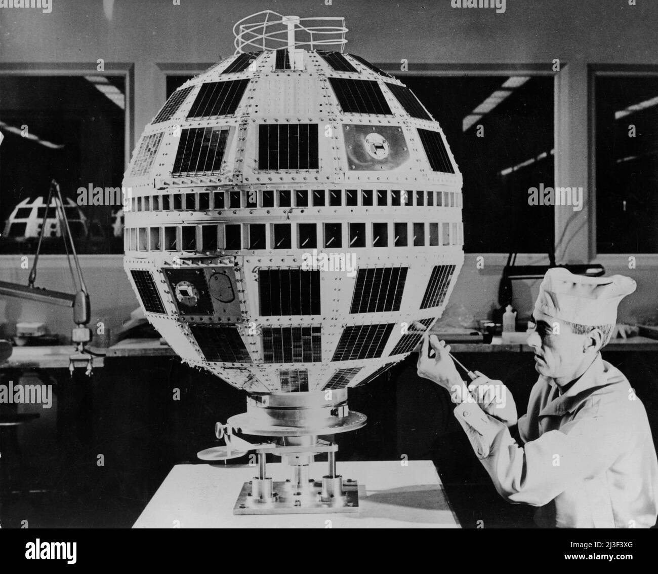 NEW JERSEY, USA - 1962 - A technician at Bell Labs works on Telstar 1 was a communications satellite launched by NASA on July 10, 1962, it was the sat Stock Photo