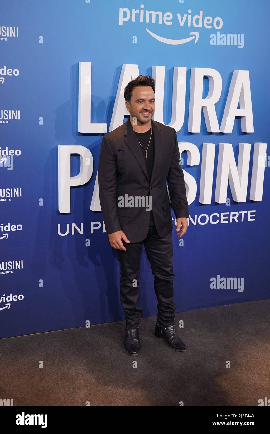 Luis Fonsi Hi Res Stock Photography And Images Page 6 Alamy