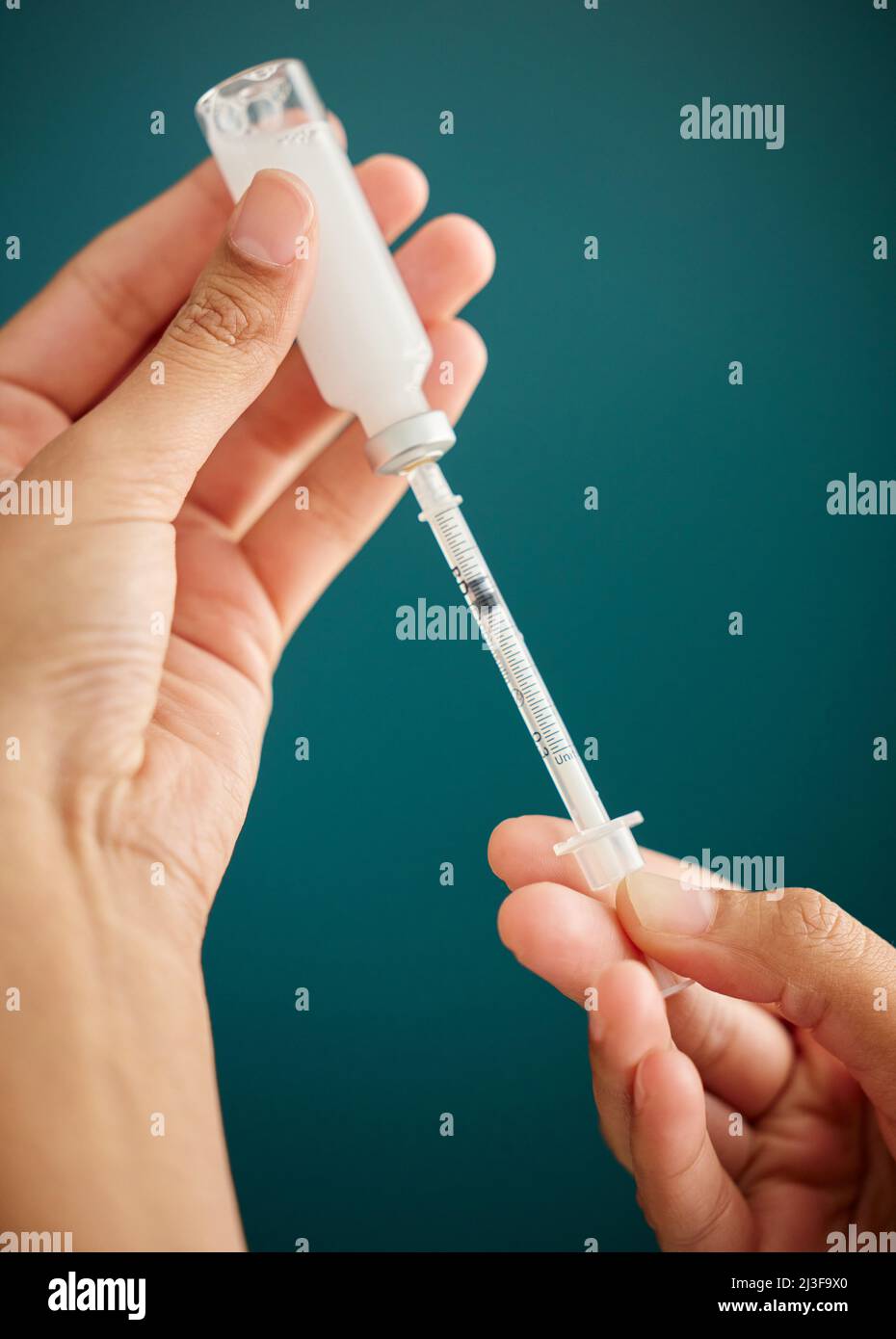 The perfect dose of insulin. Cropped shot of an unrecognizable woman drawing  a dose of insulin into a syringe at home Stock Photo - Alamy