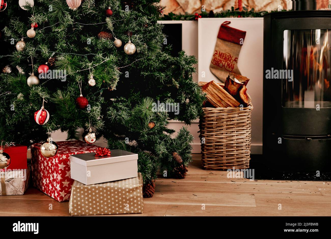 Opened christmas presents hi-res stock photography and images - Alamy