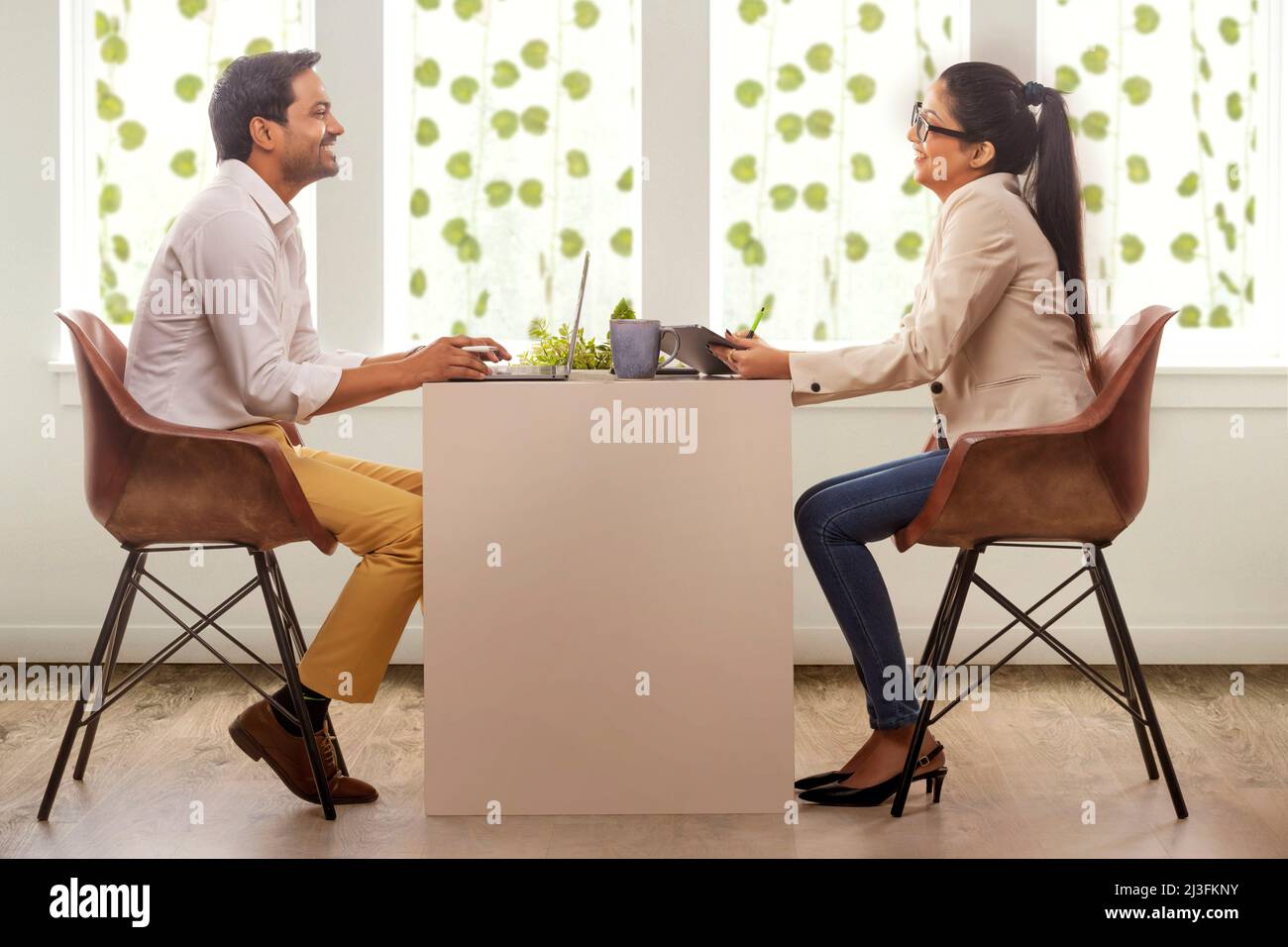 Indian office workers hi-res stock photography and images - Alamy