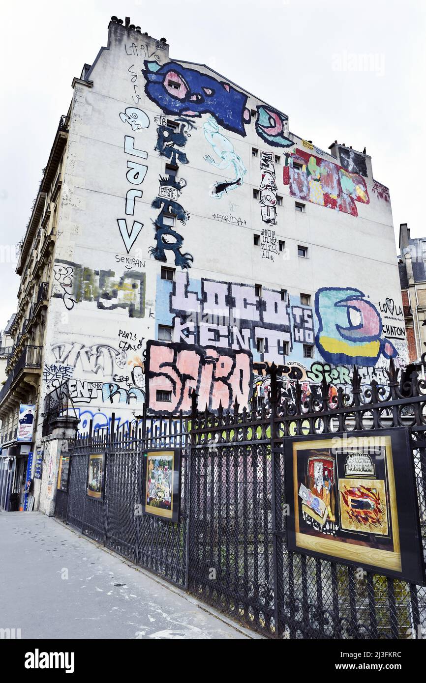 Spray paint Building - Paris 18th - France Stock Photo