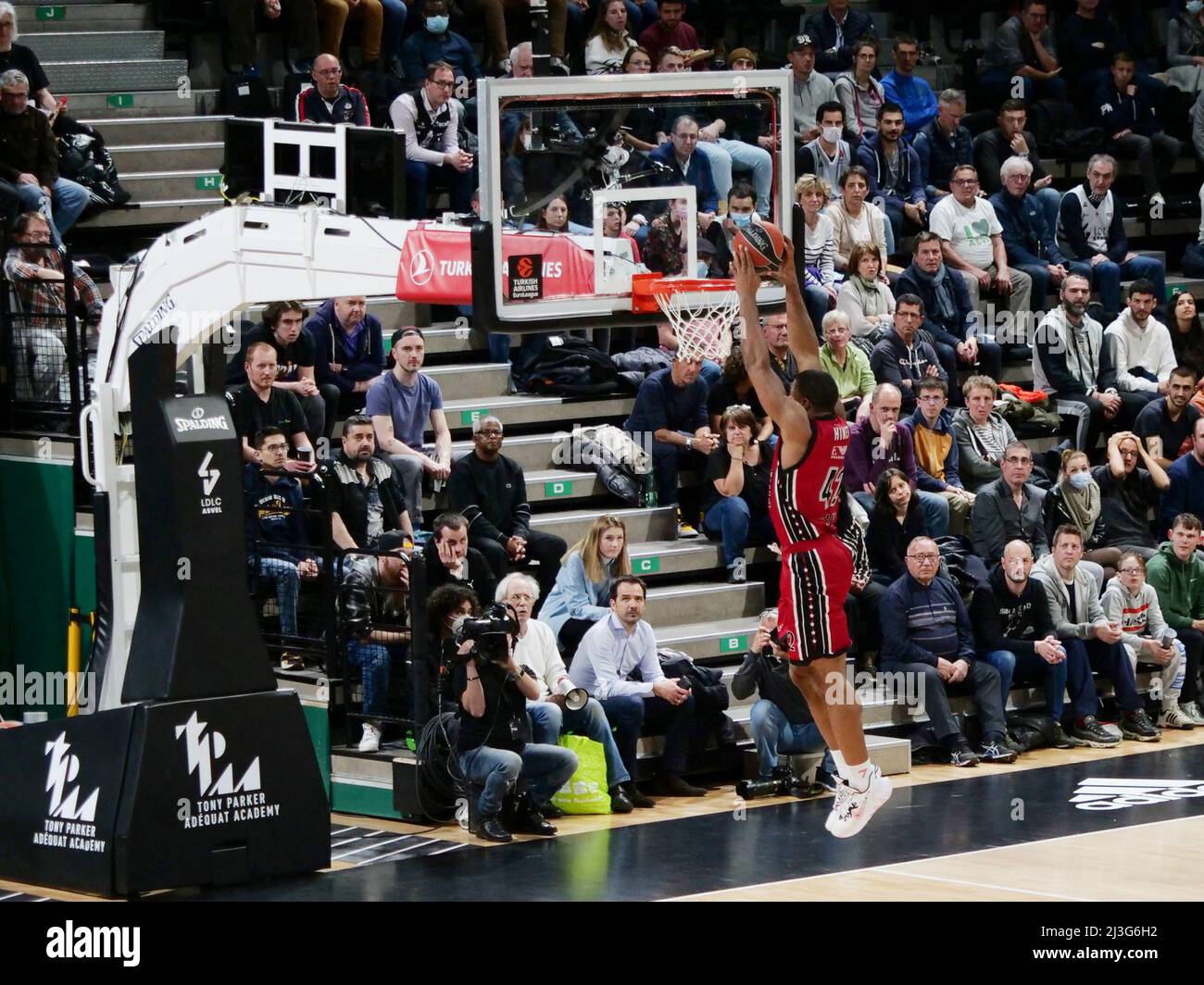 Kyle Hines of Milan during the Turkish Airlines EuroLeague basketball match between LDLC ASVEL and AX Armani Exchange Milan on April 7, 2022 at Astroballe in Villeurbanne, France - Photo: Patrick Cannaux/DPPI/LiveMedia Stock Photo