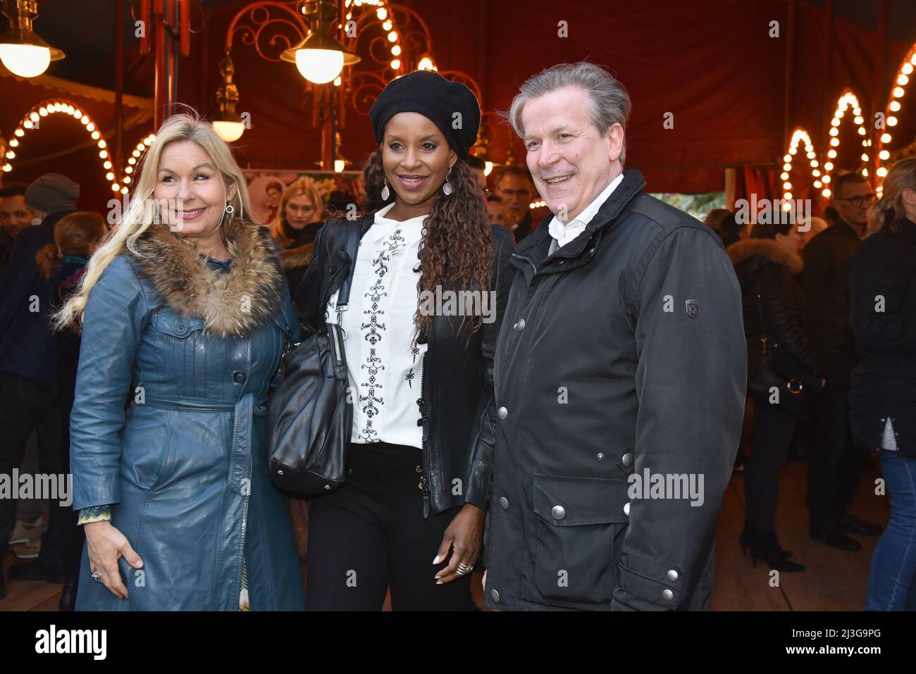 Cologne Germany 07th Apr 2022 Not Recognized L r Actress Liz cologne-germany-07th-apr-2022-not-recognized-l-r-actress-liz