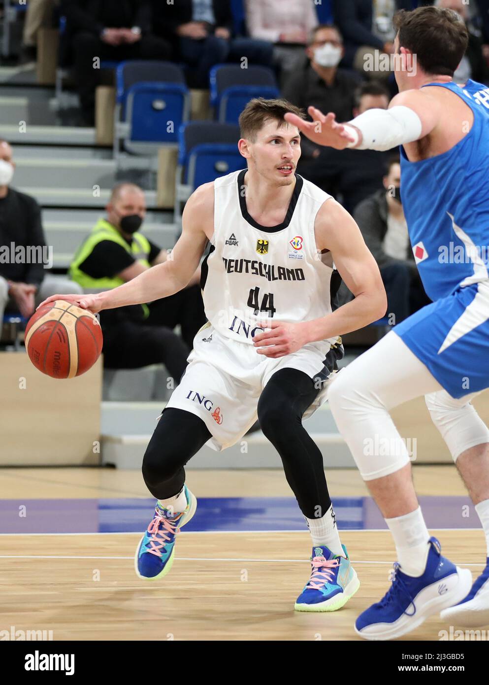 David Kramer #44 von Deutschland Germany vs Israel Basketball World Cup  Qualifiers 28.02.2022 snp Dome Heidelberg © diebilderwelt / Alamy Stock  Stock Photo - Alamy