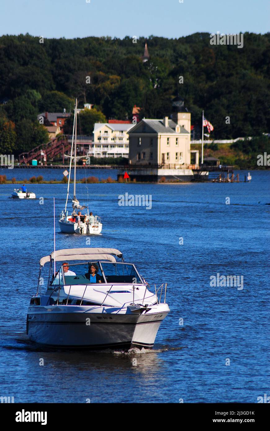 A boat cruises the waters of the Hudson River passing the Rondout