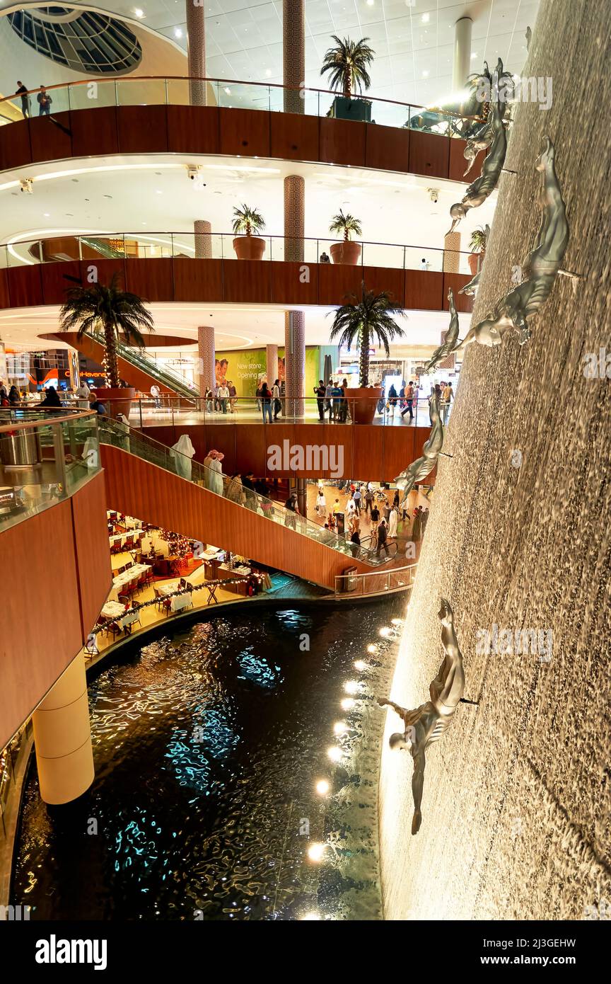 Dubai. UAE. The waterfall inside Dubai Mall Stock Photo Alamy