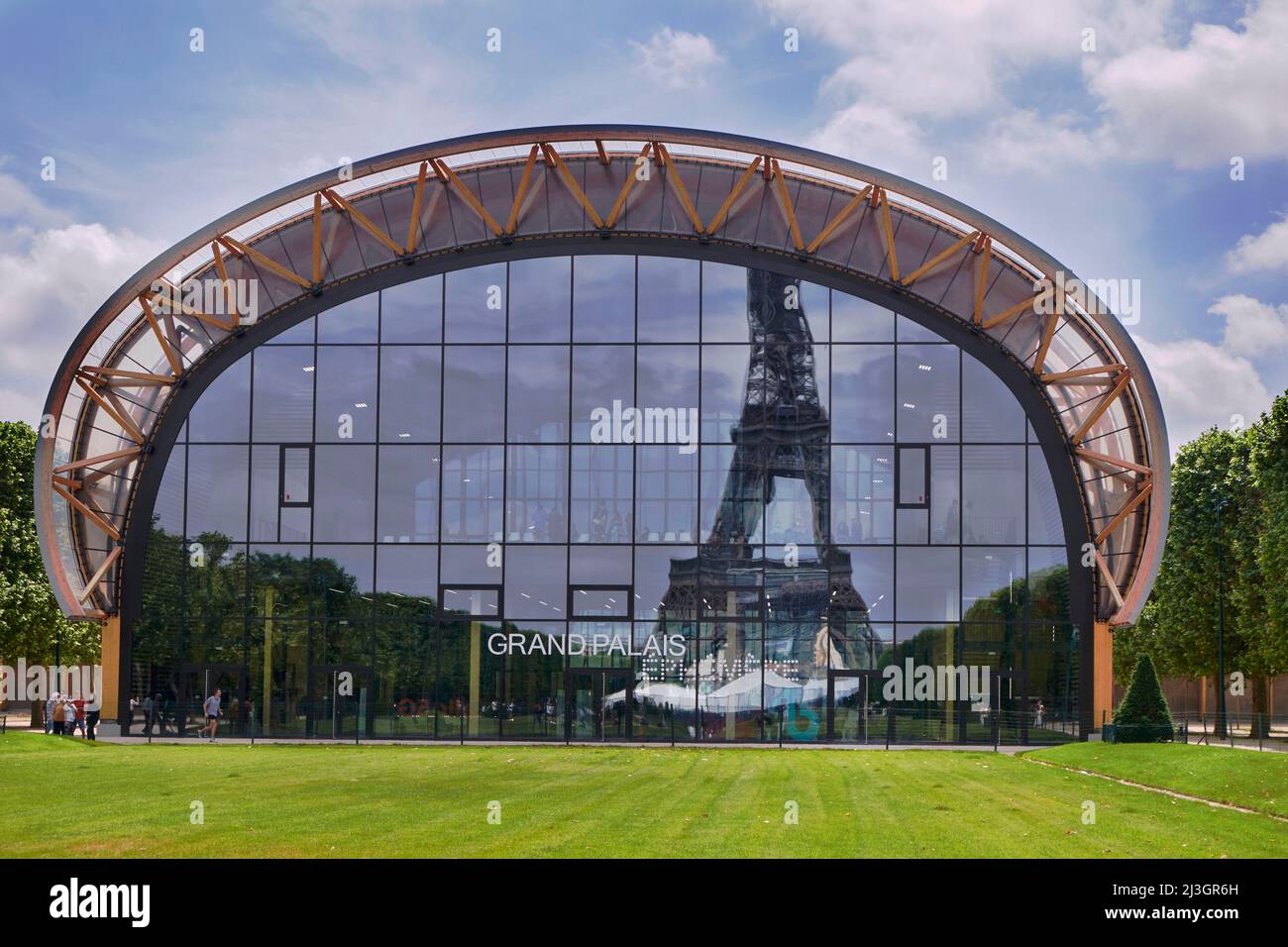 France, Paris, le Grand Palais Ephemere by the Wilmotte cabinet, built during the renovation of the Grand Palais and for the 2024 Olympic Games Stock Photo