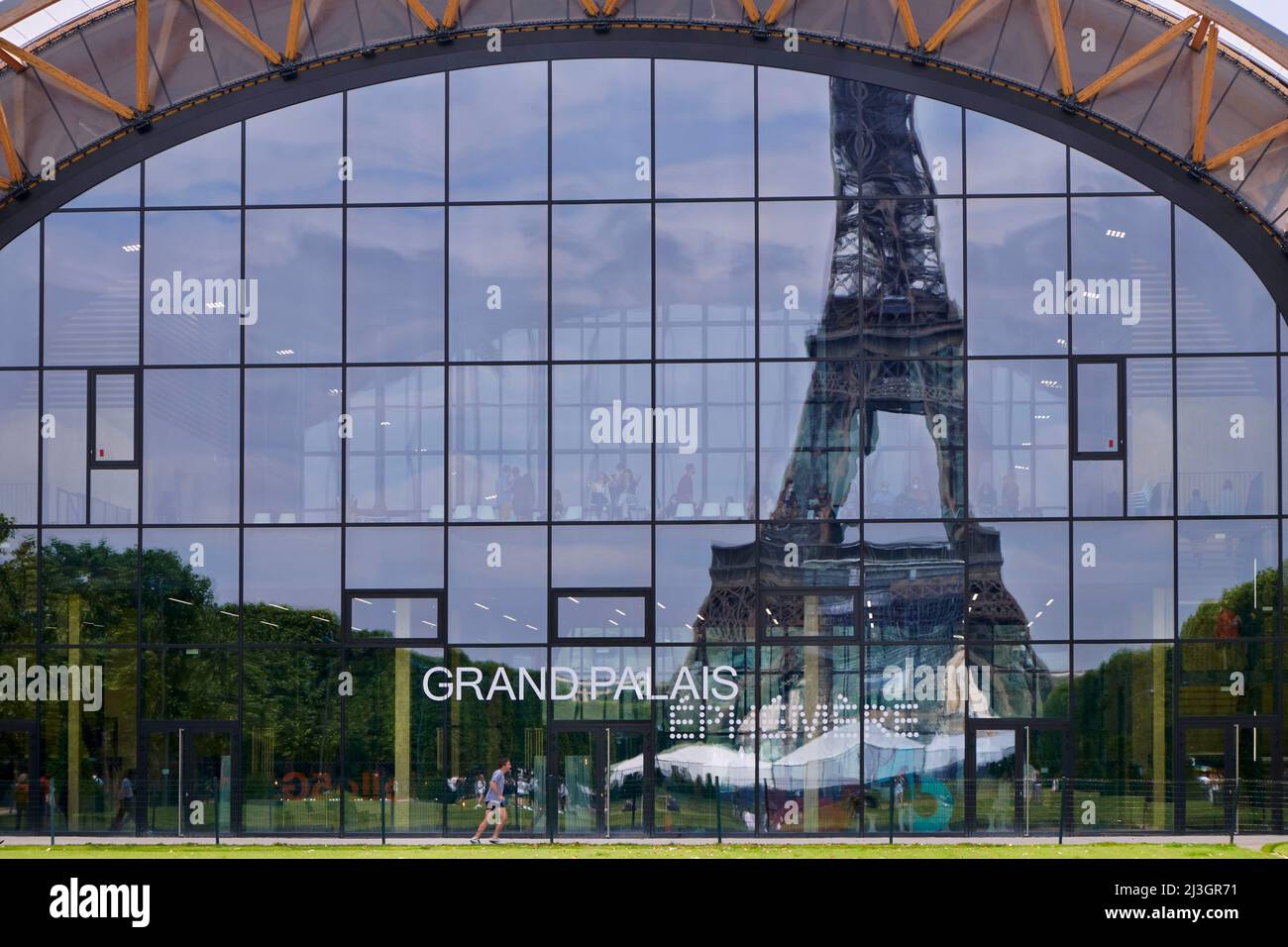 France, Paris, le Grand Palais Ephemere by the Wilmotte cabinet, built during the renovation of the Grand Palais and for the 2024 Olympic Games Stock Photo