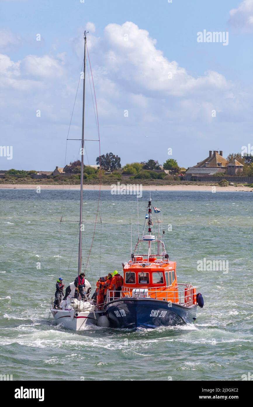 France, Manche, Cotentin, Saint-Vaast-la-Hougue, intervention of SNSM coast guards to help a sailing boat in difficulty in front of Tatihou island Stock Photo