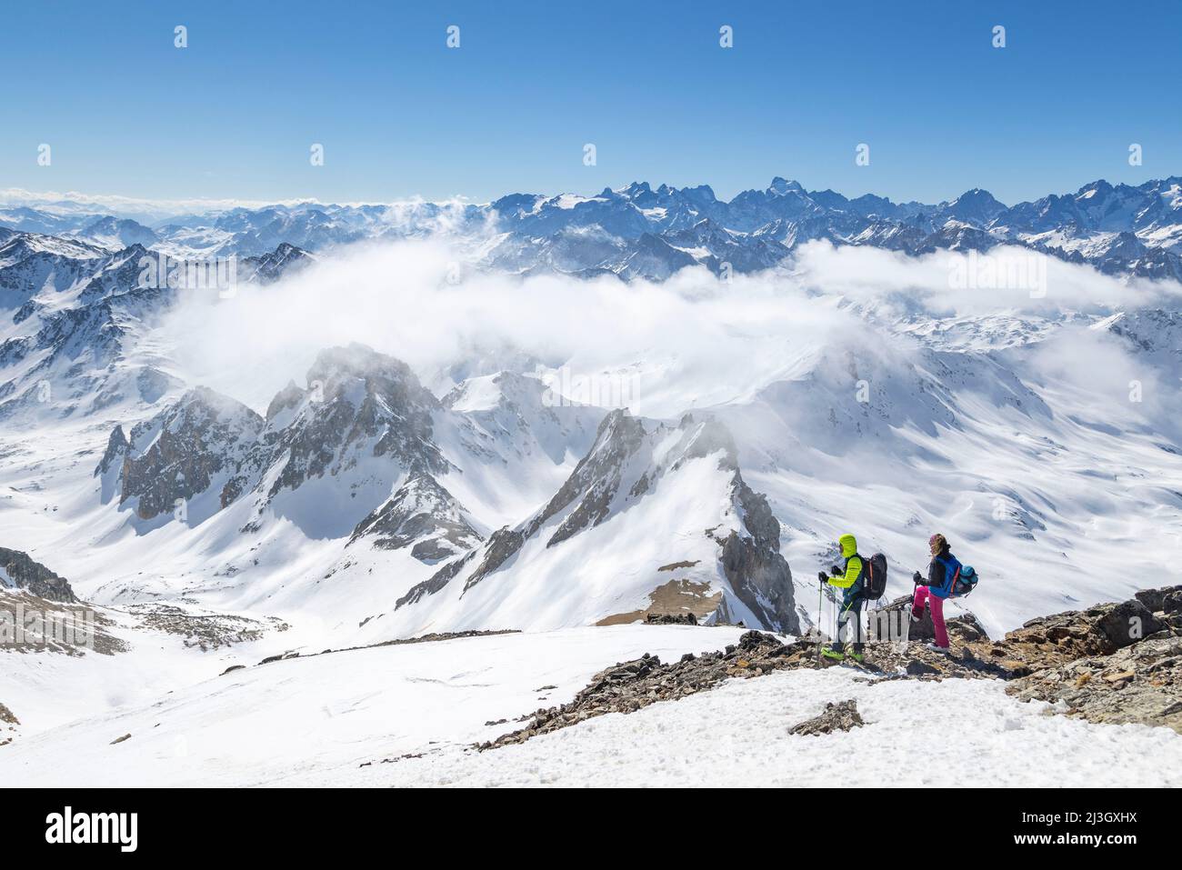 France, Hautes-Alpes, Névache, Ski touring raid, from the summit of Mont Thabor (3178m), seen on the Pointe des Angelières, in the background seen on the Ecrins massif, the Barre des Ecrins (4102 m) Stock Photo