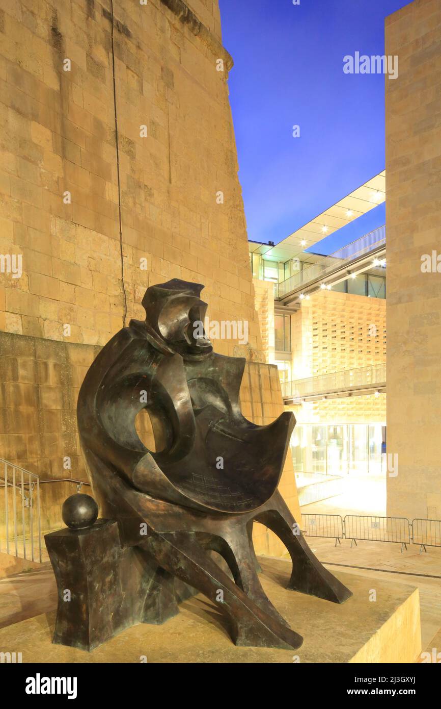 Malta, Valletta, city listed as World Heritage by UNESCO, contemporary sculpture with in the background the Palace of the Parliament (housing the House of Representatives) designed by the architect Renzo Piano Stock Photo