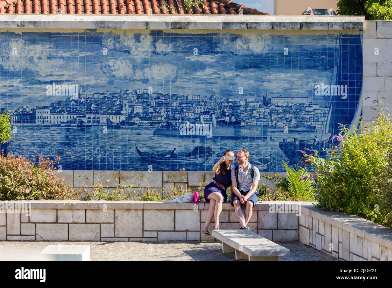 Portugal, Lisbon, Alfama district, Miradouro de Santa Luzia, young couple in front of azulejos showing a view of the city on the banks of the Tagus (early 20th century) Stock Photo