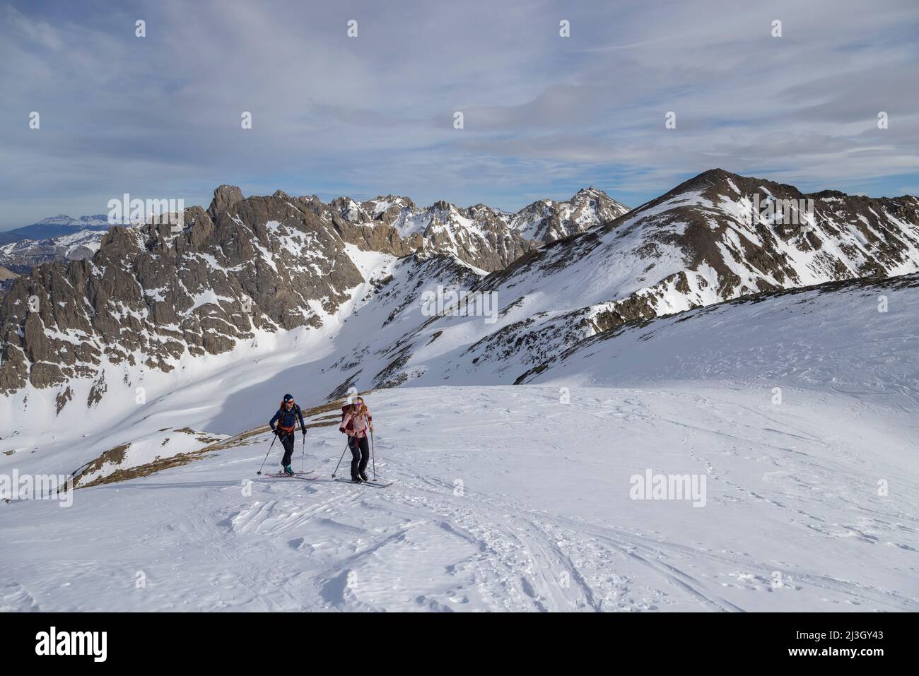 France, Hautes-Alpes, Névache, Ski touring raid, climbing to the Pointe du Demi (2817 m), the Raisin crests in the background Stock Photo