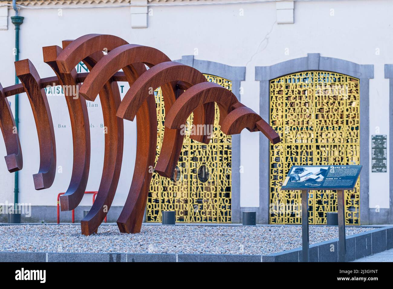 France, Herault, Marseillan, village on the banks of the Etang de Thau, sculpture Wave S11 by the sculptor Mehdi Melhaoui in Marseillan-Ville port in front of Noilly Prat House Stock Photo